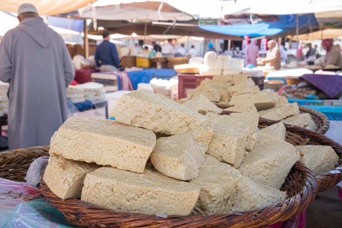 K’lila sèche vendue dans un souk marocain traditionnel